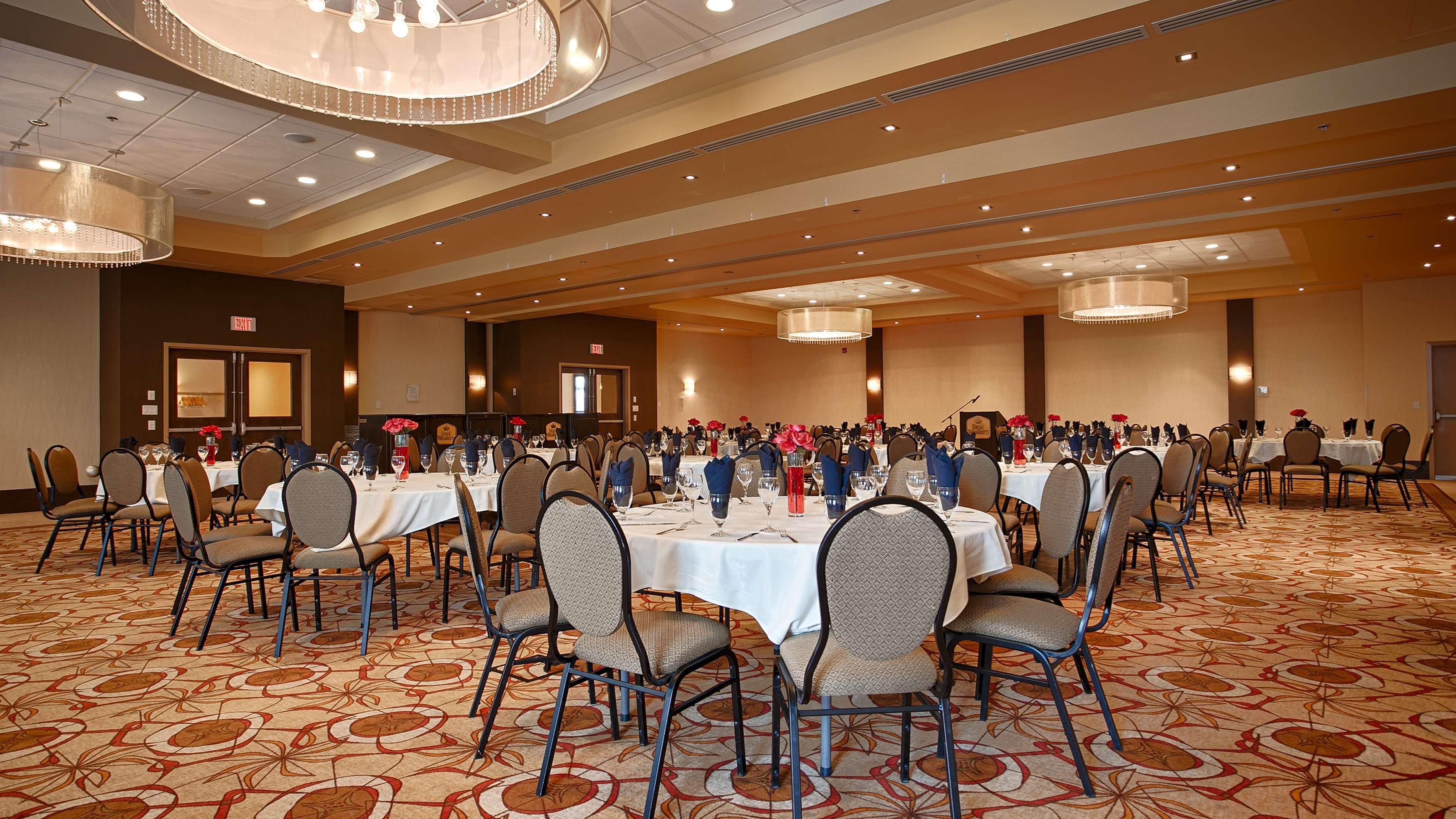Best Western Sunrise Inn & Suites Stony Plain Bagian luar foto